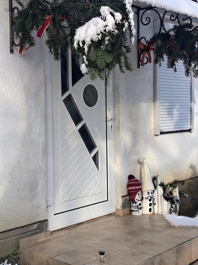 Holiday home окремий будинок-апартаменти