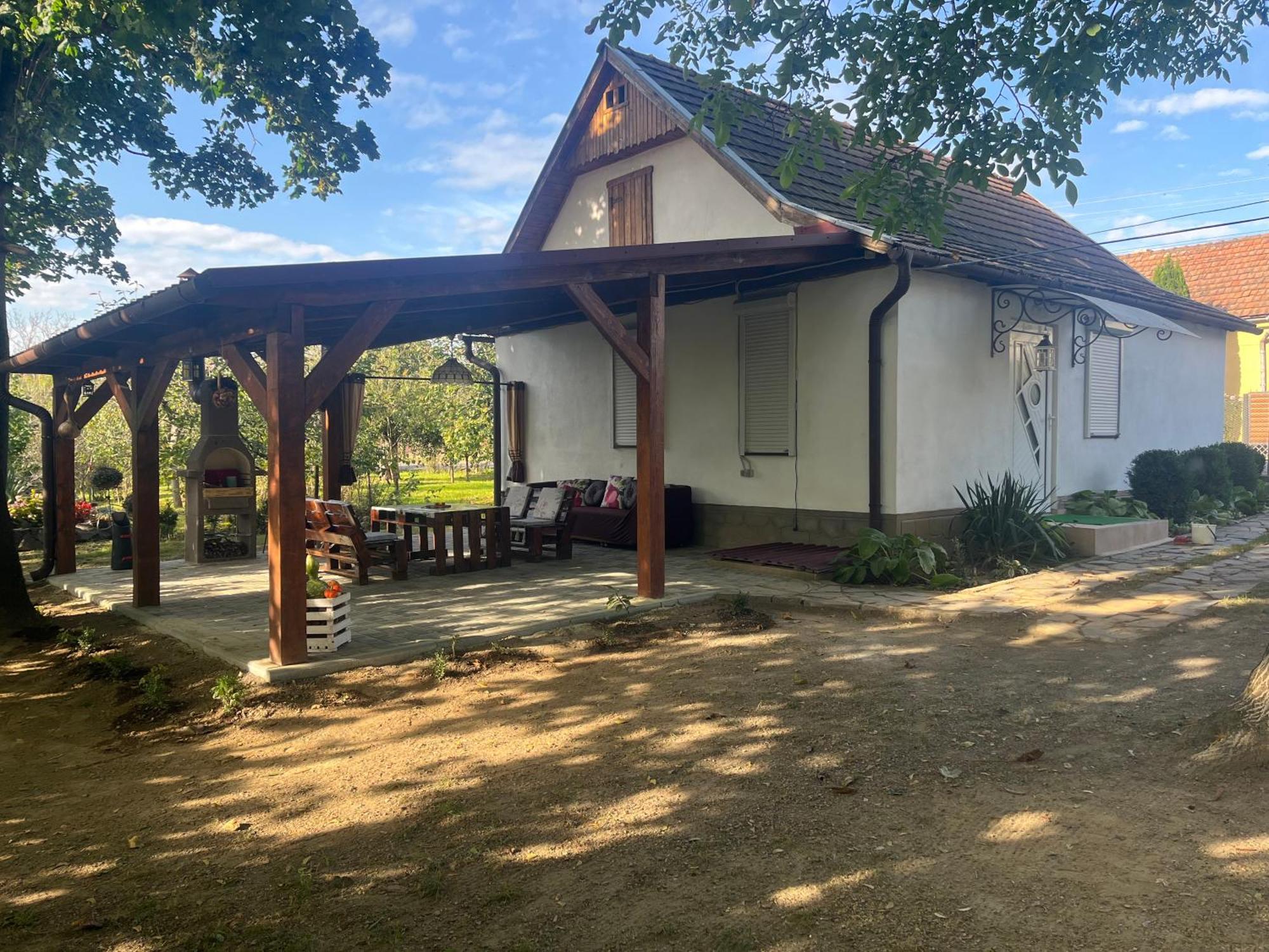 Holiday home окремий будинок-апартаменти